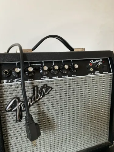 Caixa Fender Frontman 15G
