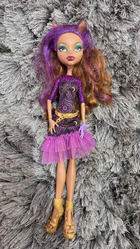 Esta é a boneca Clawdeen Wolf da coleção Frights, Camera, Action!