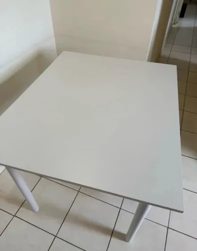 Mesa de quatro lugares