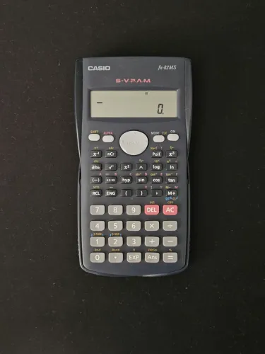 Calculadora Científica CASIO fx-82MS