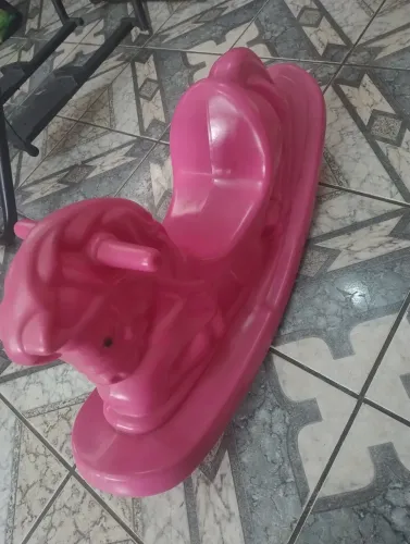 Gangorra cavalinho rosa 