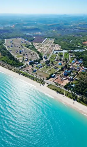 Terreno de condomínio fechado com Lago e Beira Mar de Japaratinga - não é de Marinha