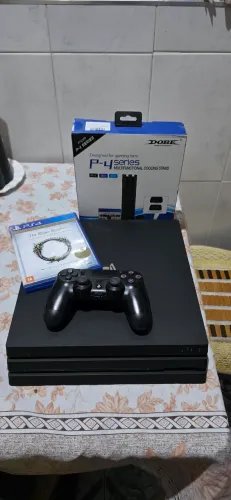 Playstation 4 PS4 Pro 1TB Completo + Suporte c/ Cooler e Carregador
