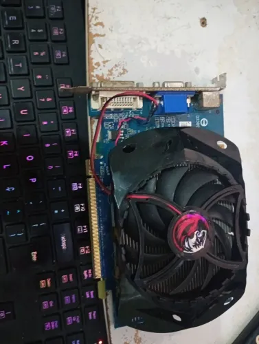 Placa de vídeo DDR2  512M