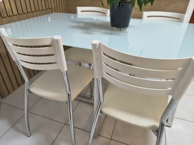Mesa vidro com 4 cadeiras 