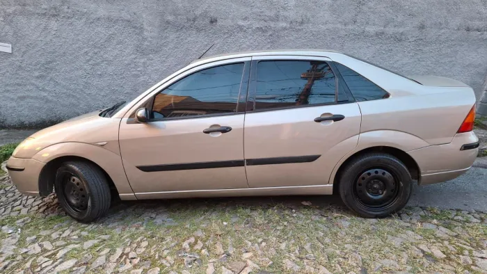Ford Focus Sedan 1.8 16V 115cv 4P 2004