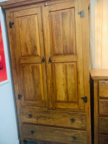 Vendo guarda roupa e cômoda peroba rosa lindas peças de qualidade madeira top peças unica