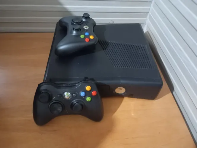 Xbox 360 + 2 Controles + SSD 240gb