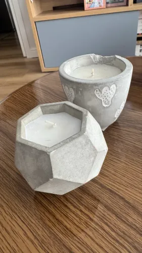 KIT COM 2 VELAS DECORATIVAS EM CIMENTO - ESTILO MODERNO