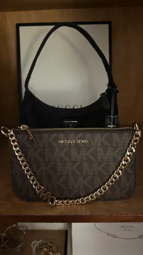 Bolsa Michael Kors usada apenas uma única vez, em estado impecável, praticamente nova.