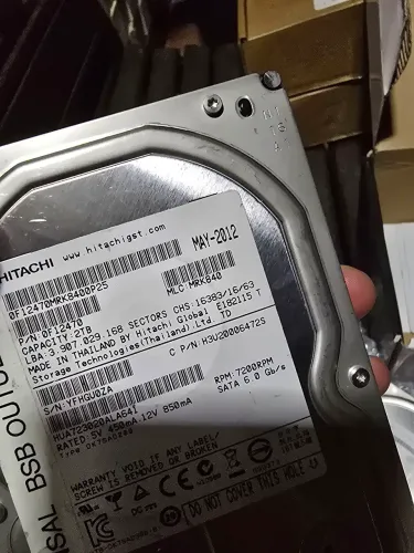 HD Hitachi 2TB server (3 unidades)