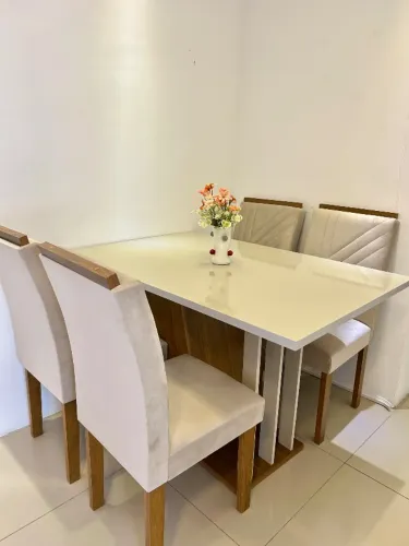Mesa de jantar 4 cadeiras seminova - MDF