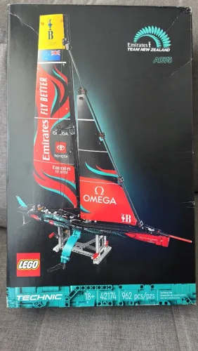 Lego embarcação AC75 Emirates Team New Zealand com este conjunto LEGO Technic!