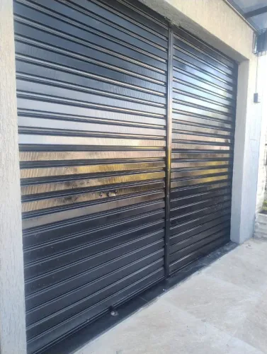 Pintura de Portão , Porta de rolos e estruturas metálicas e muito mais .
