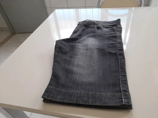 Bermuda jeans nova