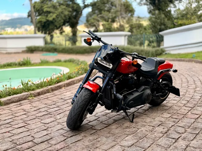HARLEY-DAVIDSON Fat Bob | PERFORMANCE ORANGE | VANCE & HINES