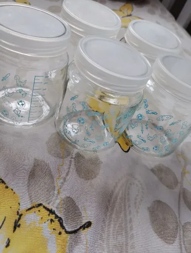 Potes para armazenar leite materno 