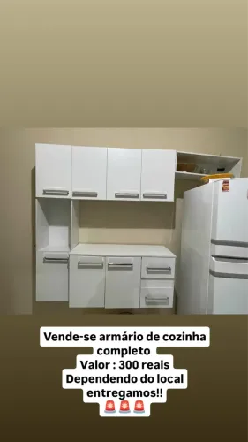 Vende-se armário de cozinha completa Valor : 300 reais Dependendo do local entregamos!!