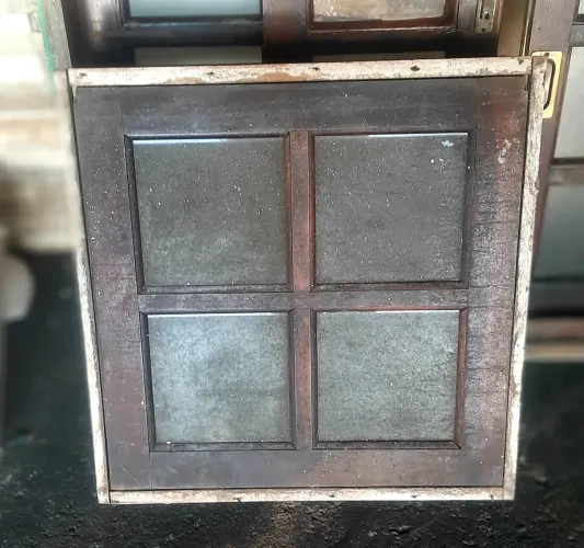 Janela basculante de madeira para banheiro 60x60 