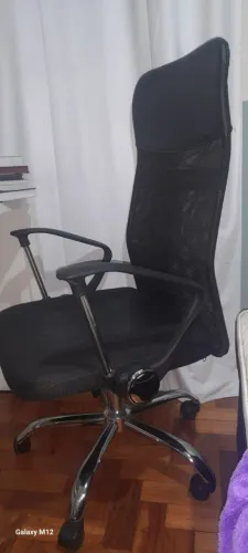Vendo cadeira giratória presidente para estudo e trabalho (poucas marcas de uso)
