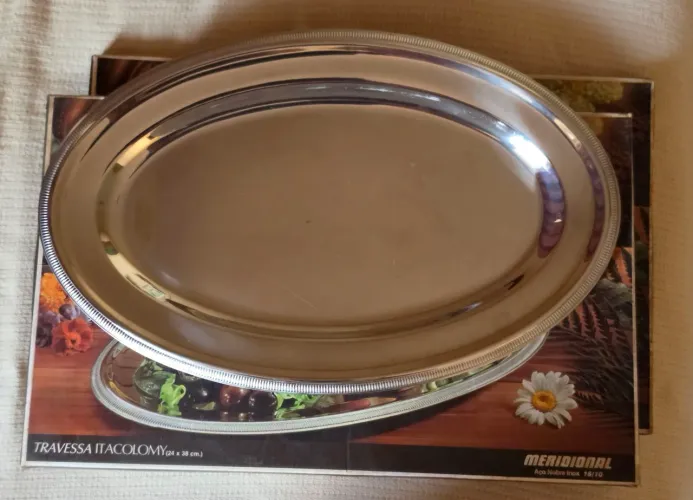 Bandejas e molheira para serviço de copa cozinha em aço inox .