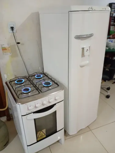 Geladeira Electrolux e Fogão Esmaltec. Entrego