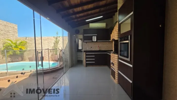 Condomínio Barcelona - Casa com 3 dormitórios, Área Gourmet e Piscina!
