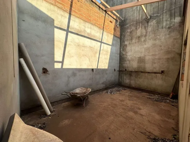 VENDE-SE CASA EM CONSTRUÇÃO EM LUZIMANGUES COM 4 QUARTOS E SALA COMERCIAL POR R$ 250.000,0