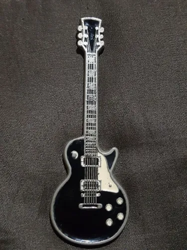 Miniatura de guitarra de metal