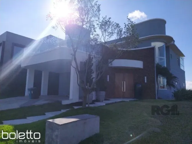 Linda casa para Comprar , mobiliada ,com 3 suítes no Condomínio Ponta da Figueira