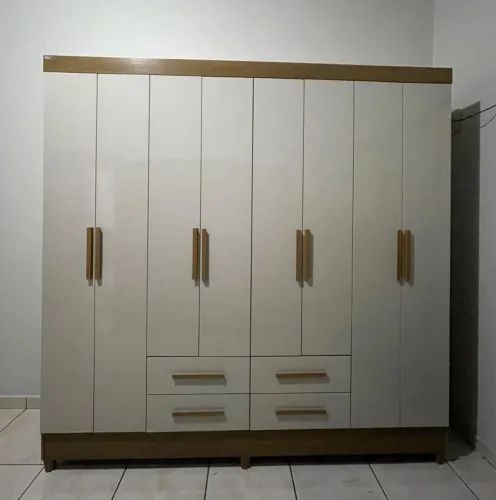 Guarda roupas 8 portas, novo na medida certa pra você 