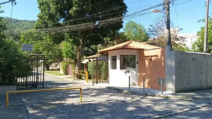 BS IMOBILIARIA VENDE terreno com 1000m² com ótima topografia no Condomínio Santa Edwiges.