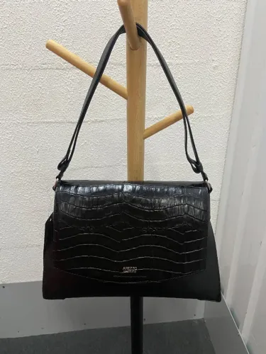 LINDA BOLSA EM COURO DA AREZZO NOVA COM ETIQUETA