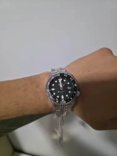 Relógio Seiko 5 Sports GMT Automático Masculino Em Aço Prateado SSK001B1