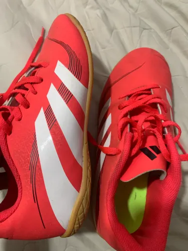 Chuteira adidas 32