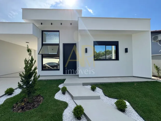 Casa térrea sozinha no terreno: 3 dorm (1 suíte), amplo quintal- Bosque SJ