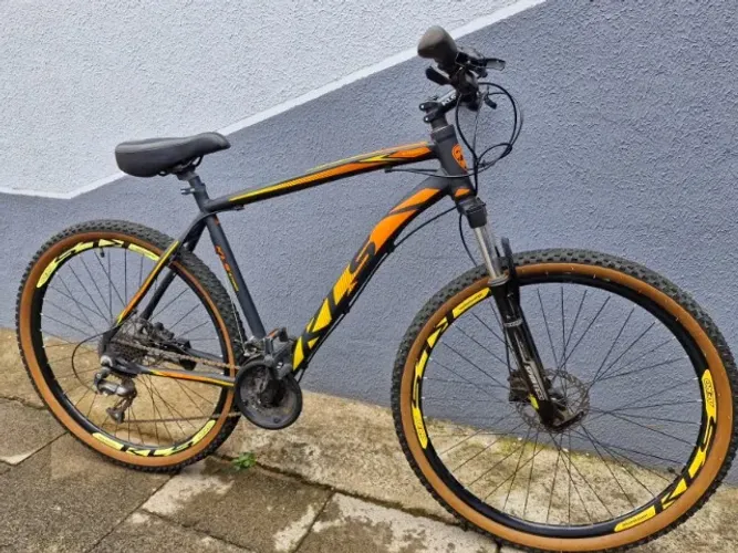 Vendo BIKE aro 29, muito bem conservada e com pouco uso