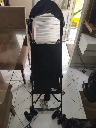 Carrinho guarda chuva , nunca usado , novo