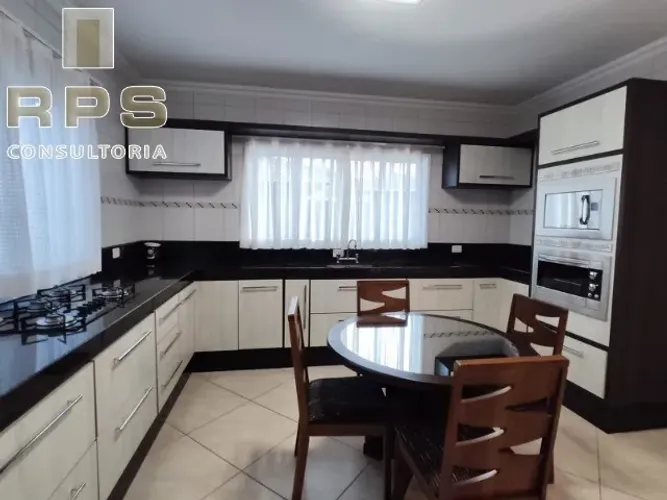 Casa a venda em Atibaia no condomínio Shambala II com 3 suítes e 4 vagas