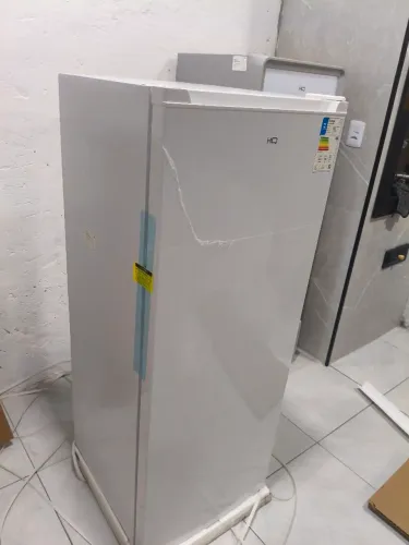 Freezer vertical novo na caixa lacrado