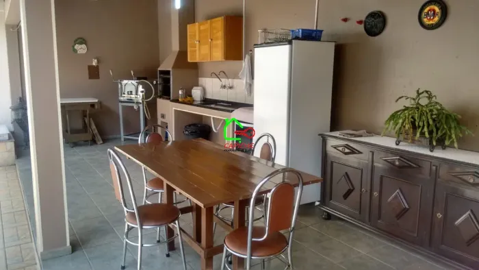 Casa à venda em Itatiba-SP, Jardim Ipê, 3 quartos, 3 suítes, 2 salas, 4 banheiros, 3 vagas