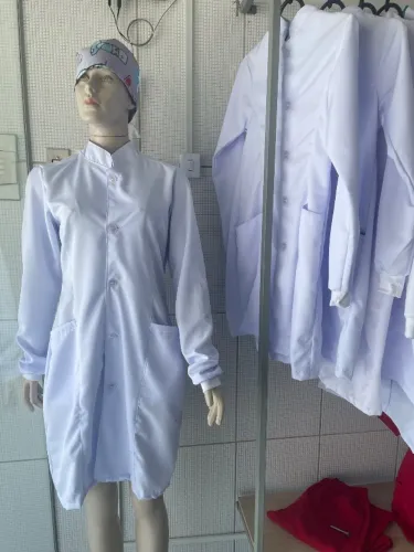 Jalecos Scrubs e uniformes