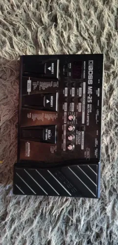 Pedaleira Boss ME-25