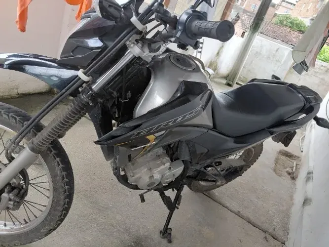 Honda bros esdd 2022, km 21,300. Zap *