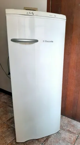 Geladeira Electrolux (funcionando) e Entrega