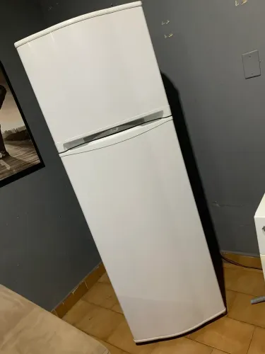 Vende se geladeira consul duplex 110 volts Frosfriee tudo ok ? 