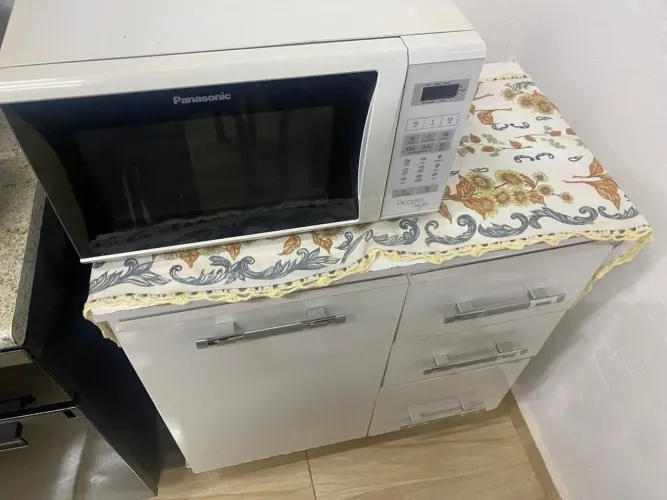 Armário de micro-ondas