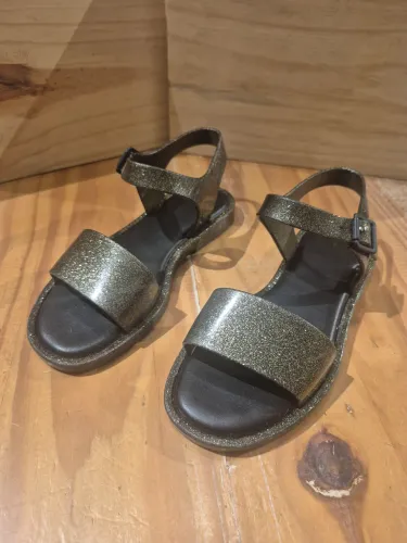 Sandália Melissa preta com glitter dourado n°31