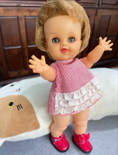 Boneca estrela anos 60 leia sobre envios