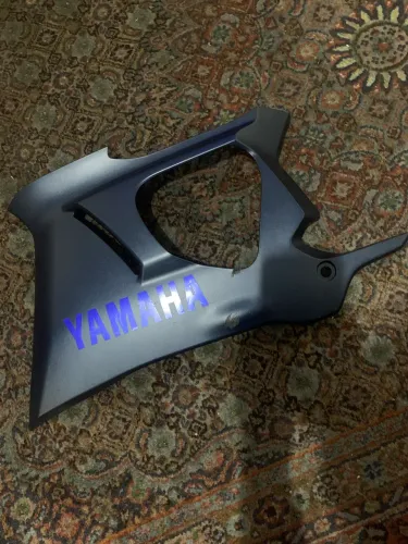 Carenagem inferior esquerda Yamaha R3 Original com detalhe
